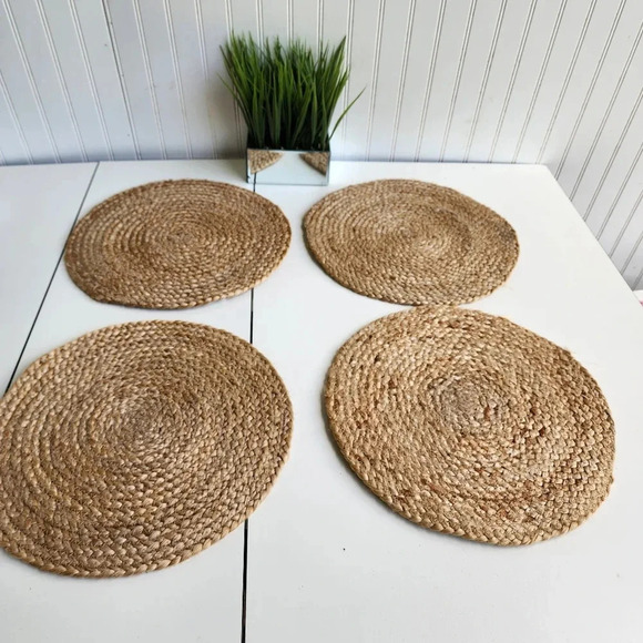 Set Of 4 URBAN 86 ROUND PLACEMATS SOHO LOFT WOVEN BRAIDED Brown 14" - Picture 1 of 6